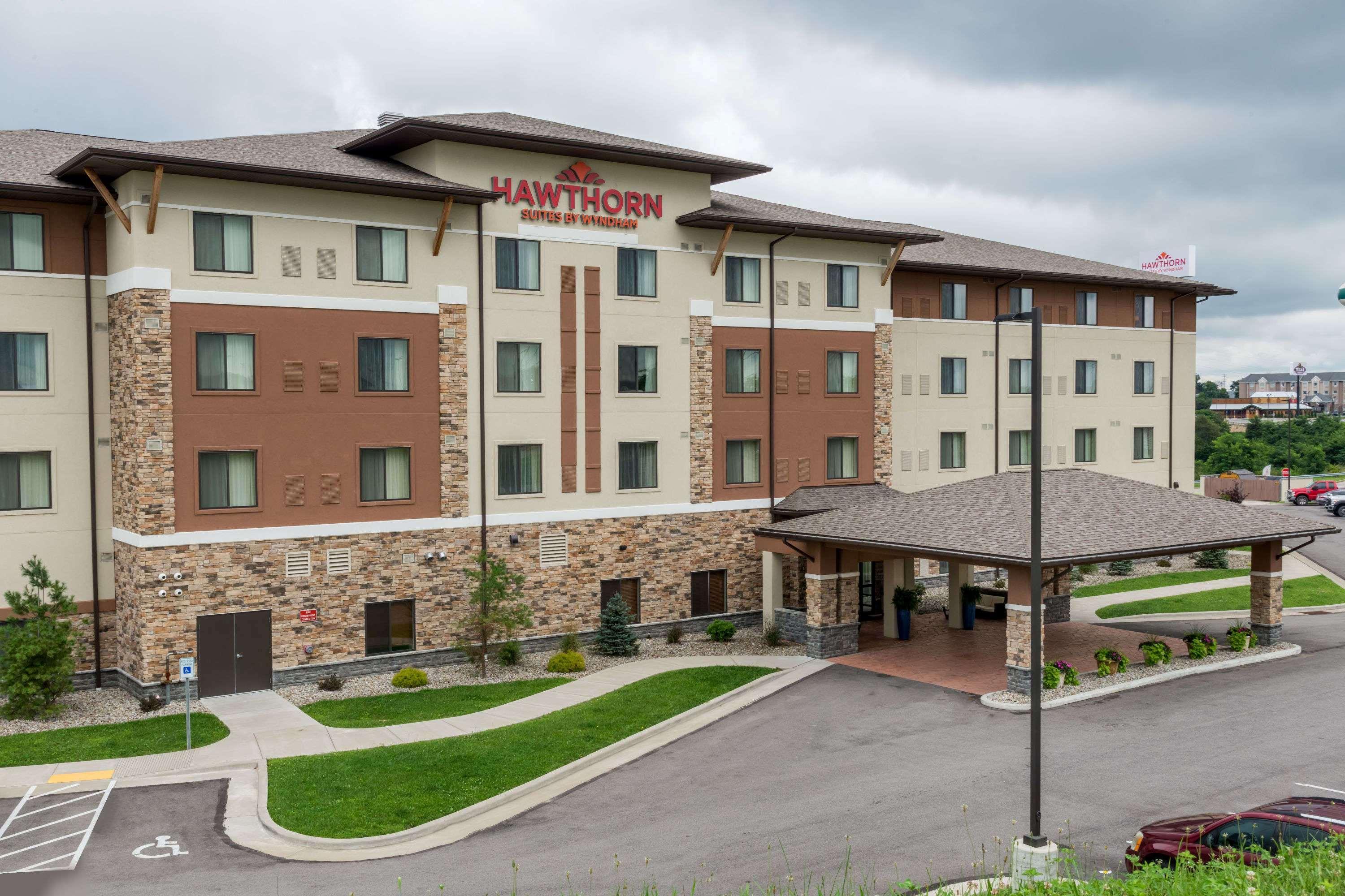 Hawthorn Suites By Wyndham Wheeling At The Highlands Triadelphia Exterior photo